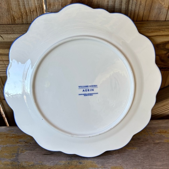 Williams Sonoma Aerin Garden Bouquet Blue Scalloped White Dinner Plate - Picture 3 of 8